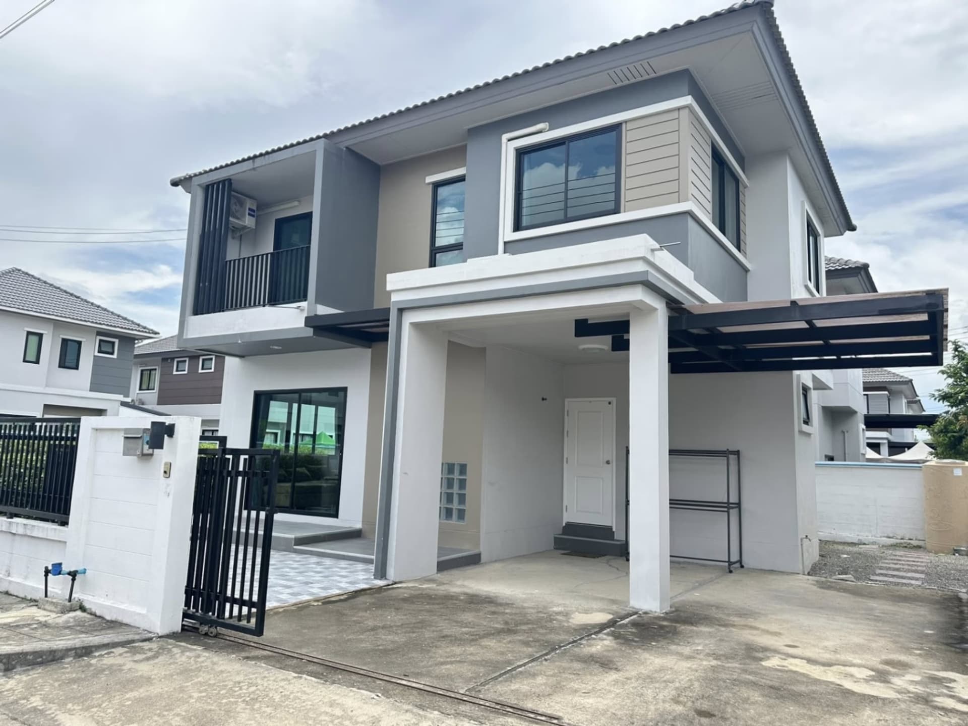 3 Bed House for Rent in San Kamphaeng District - Image 1
