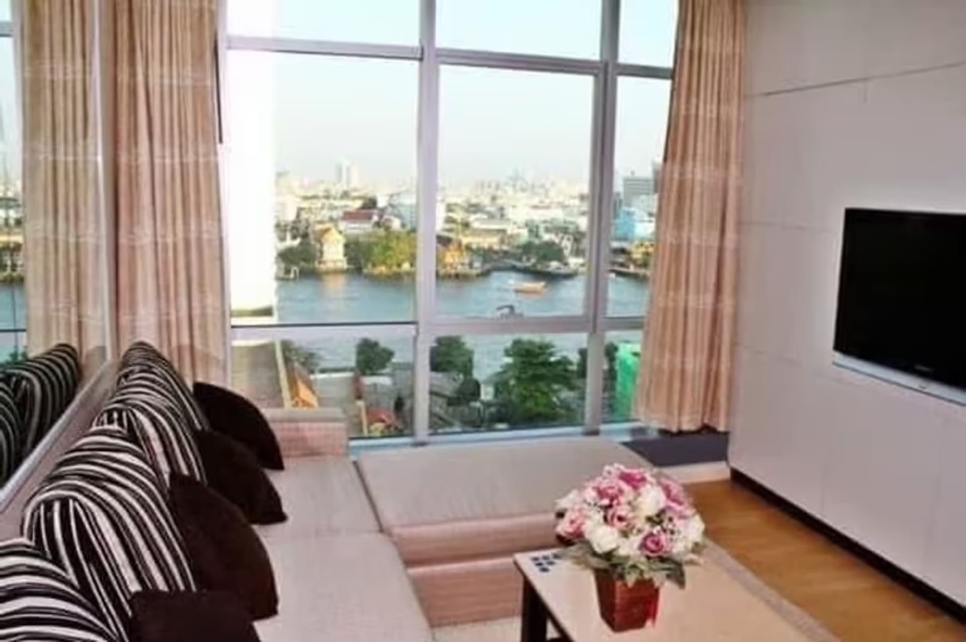 Condo for Rent at Baan Sathorn Chaophraya - Image 1