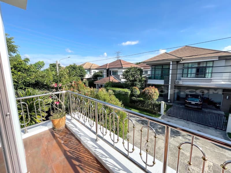 4 Bed House for Sale in Prawet