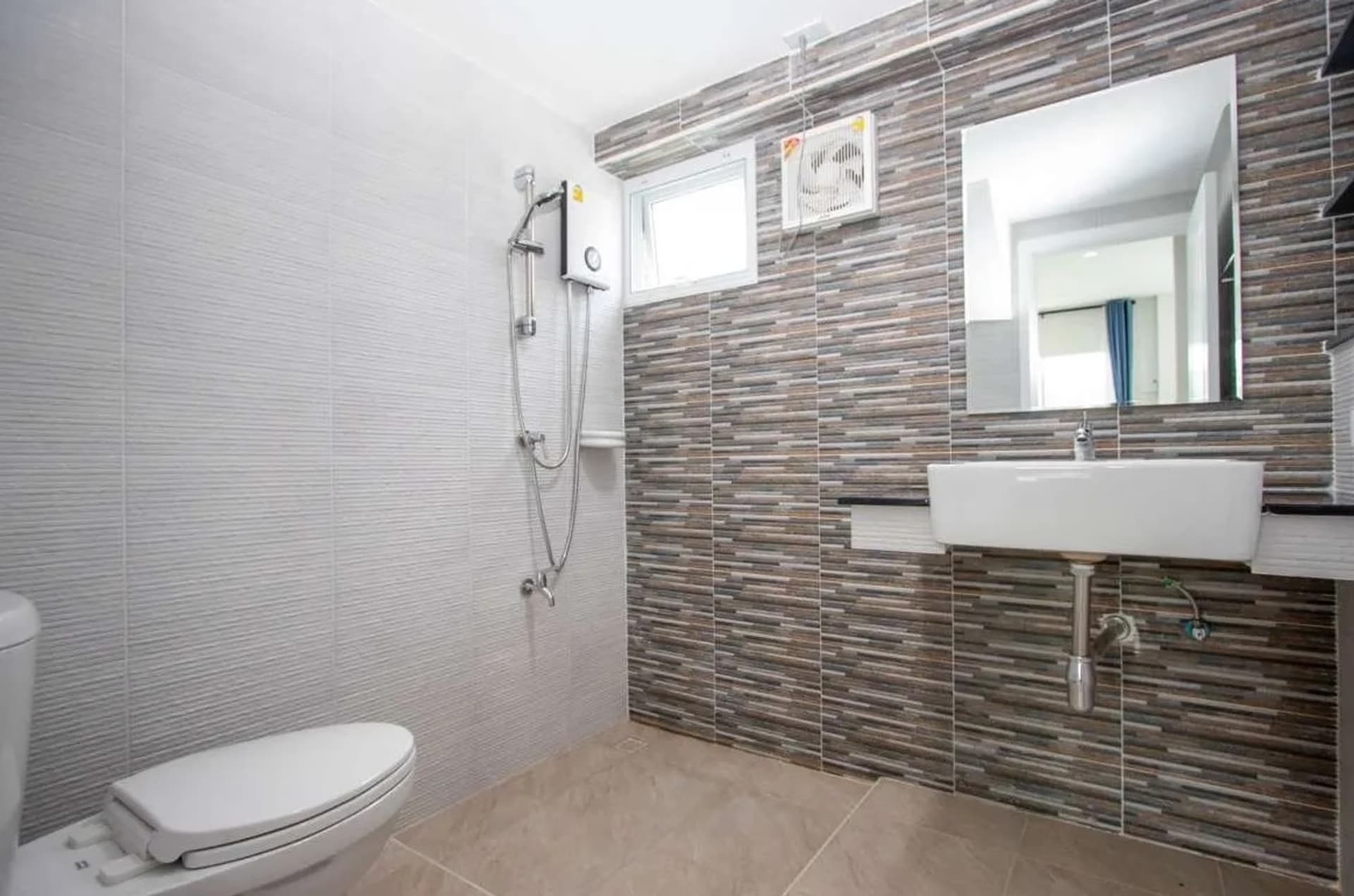 4 Bed House for Rent in San Kamphaeng - Image 15
