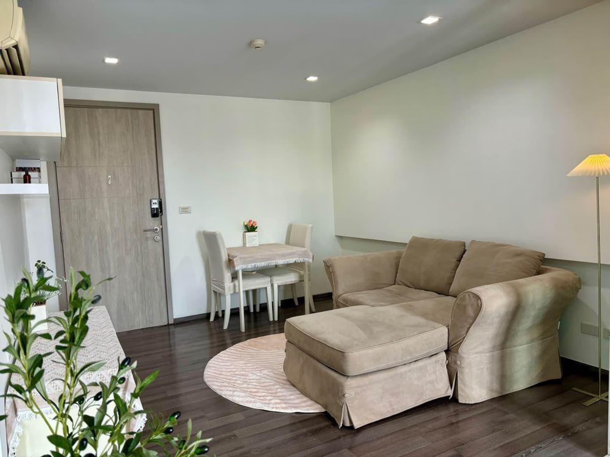 1 Bed Condo for Sale in Phra Khanong - Image 1