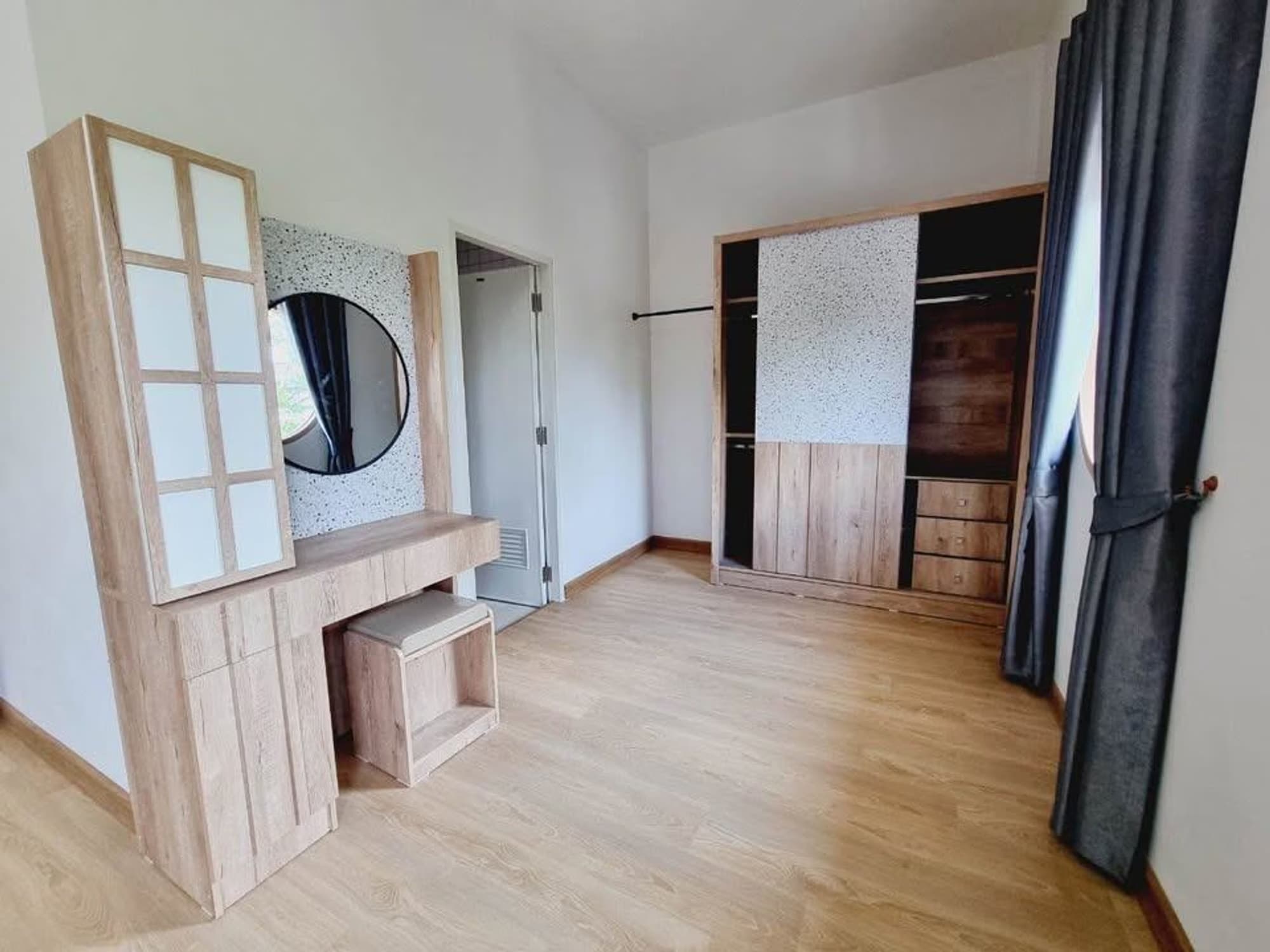 4 Bed House for Rent in Hang Dong - Image 6
