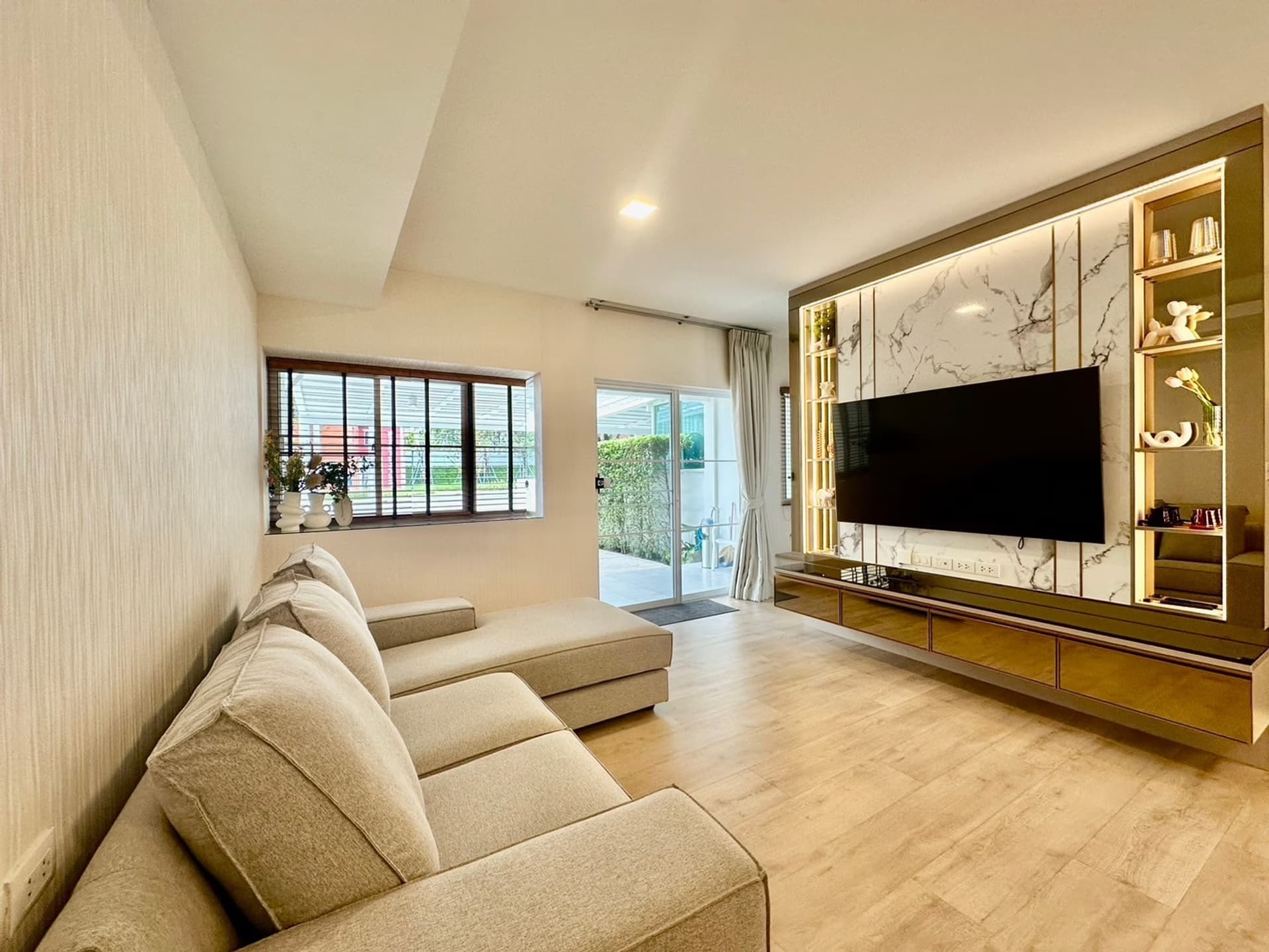 3 Bed Townhouse for Rent in Prawet - Image 2