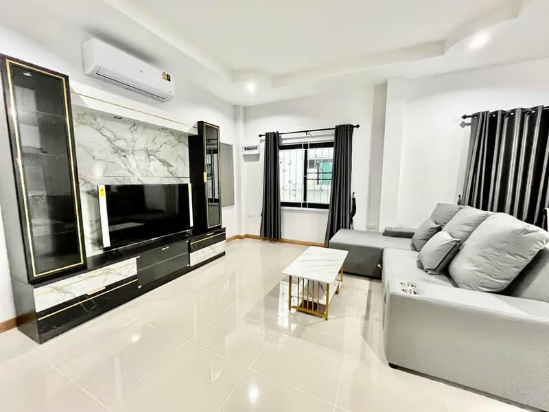 4 Bed House for Rent in Mueang Chiang Mai
