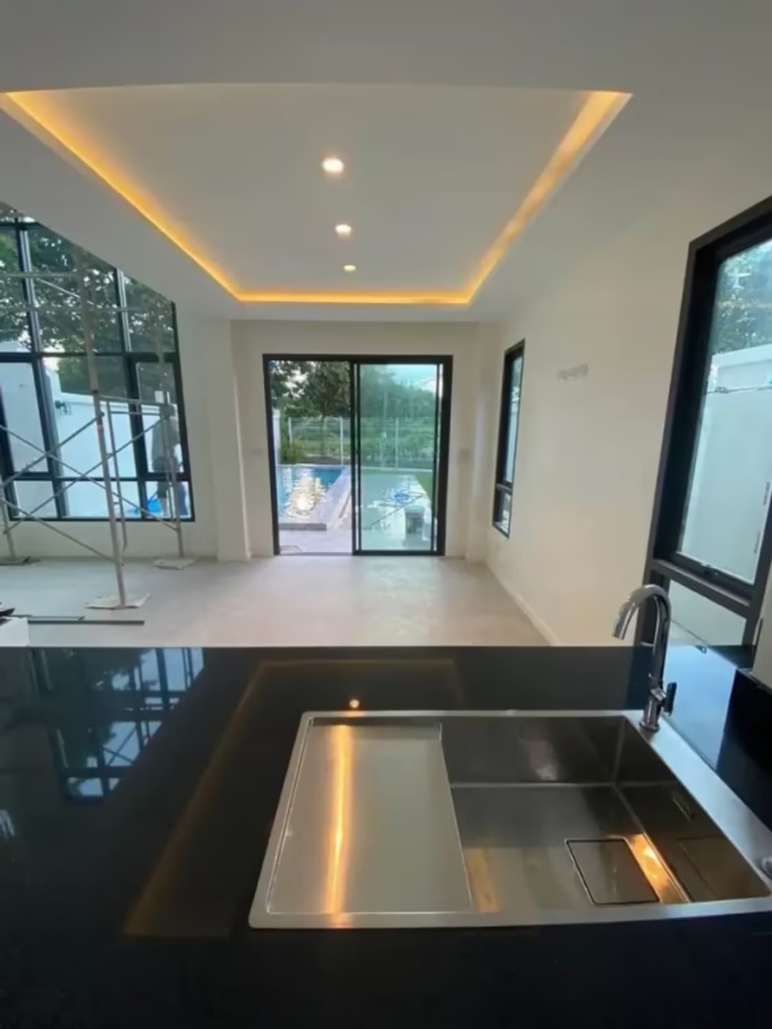 4 Bedroom House - Image 2