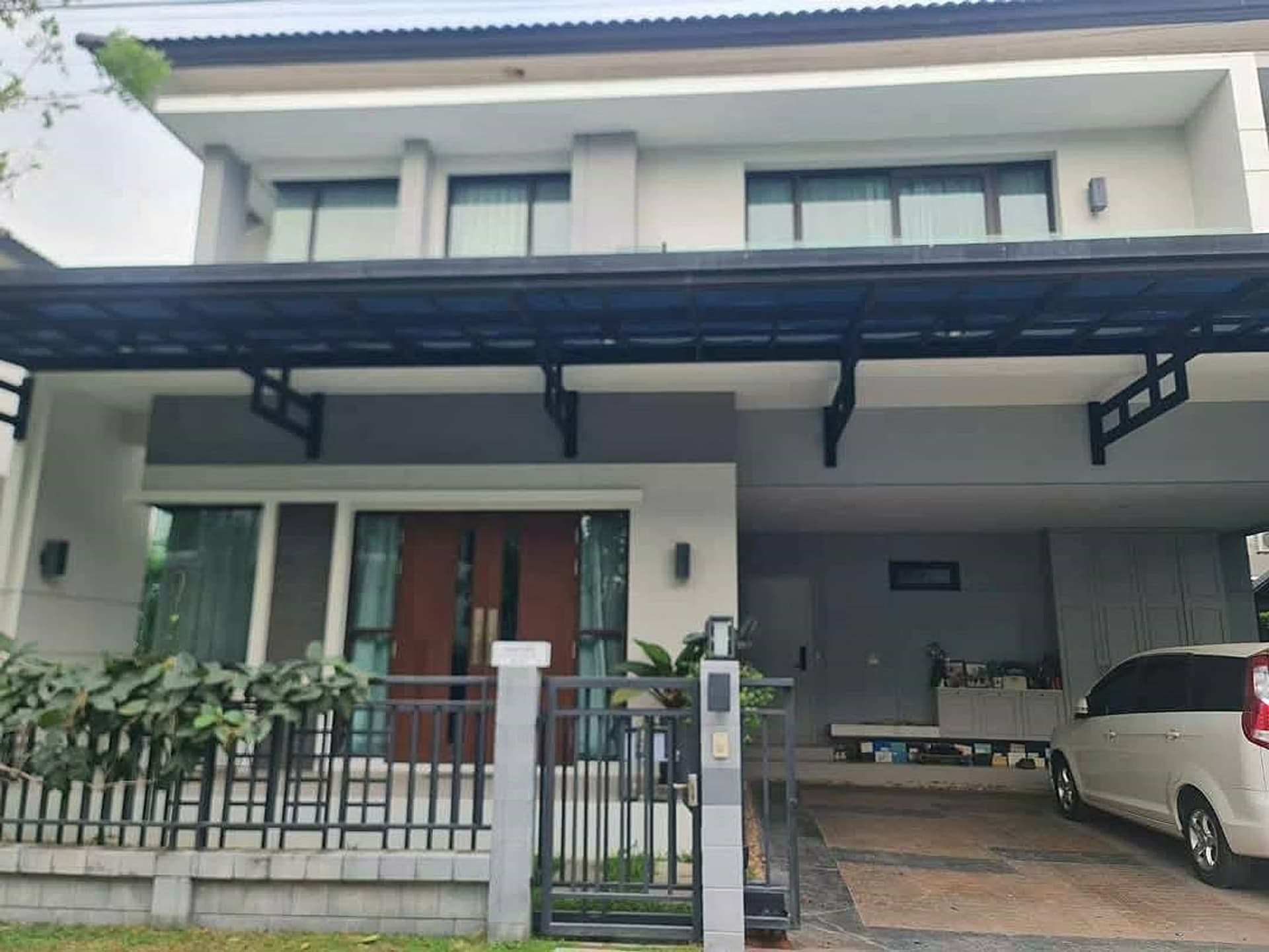 4 Bed House for Rent and Sale in Prawet - Image 1