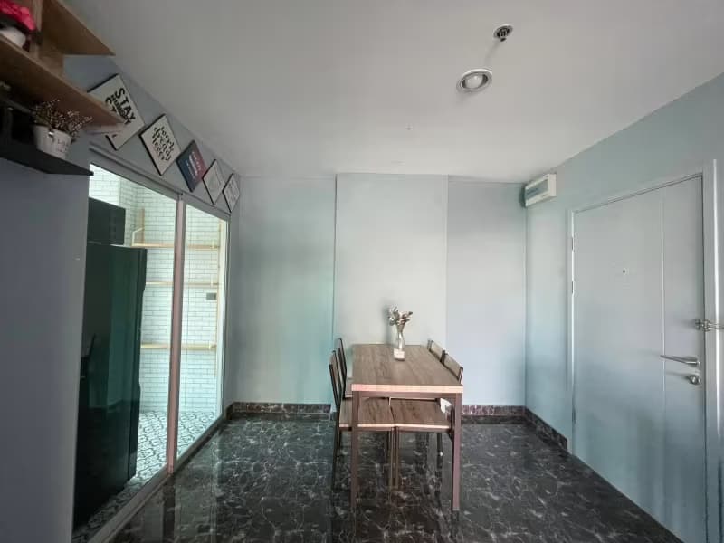 1 Bedroom Condo