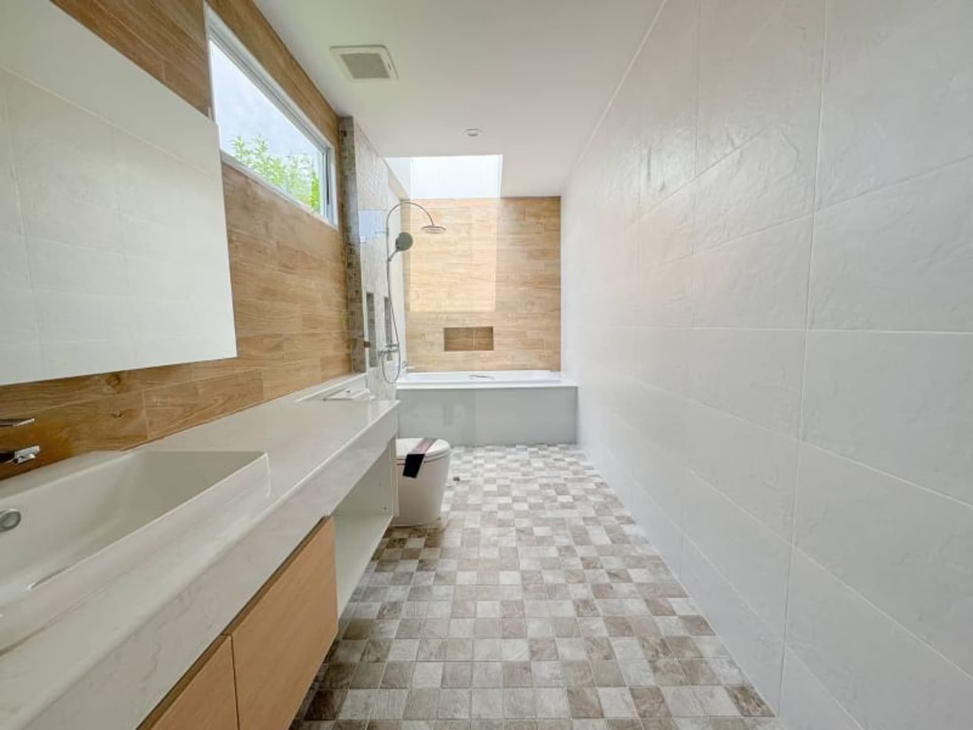 4 Bed House for Rent in San Kamphaeng - Image 7