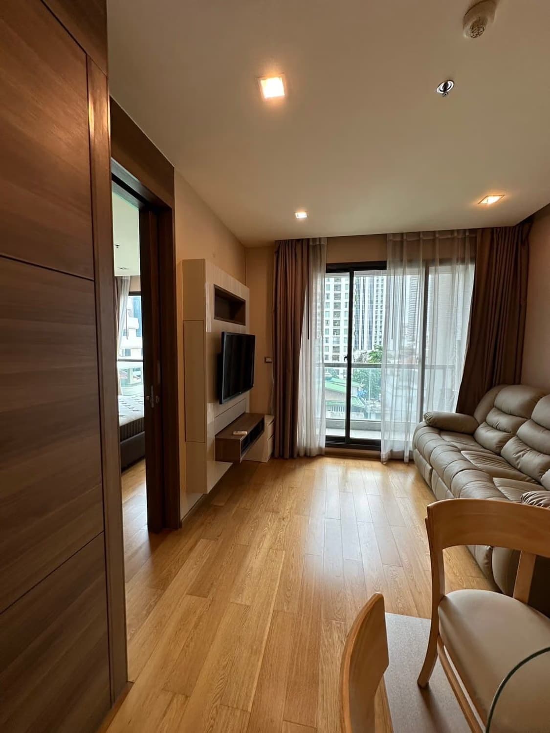 1 Bed Condo for Rent in Bang Rak - Image 2