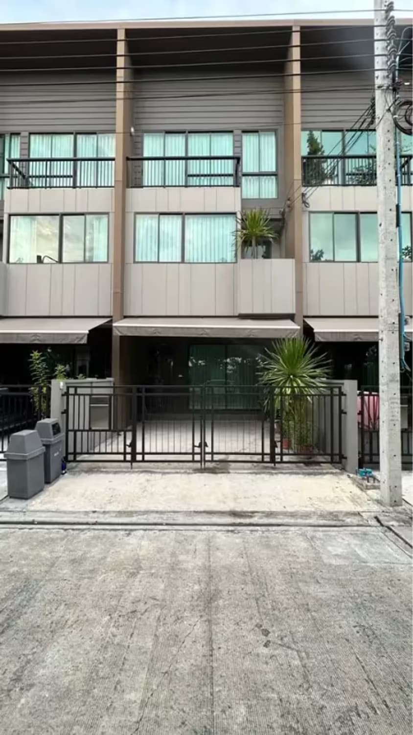 House for Rented at Baan Klang Mueang Bangna-Wongwaen - Image 1