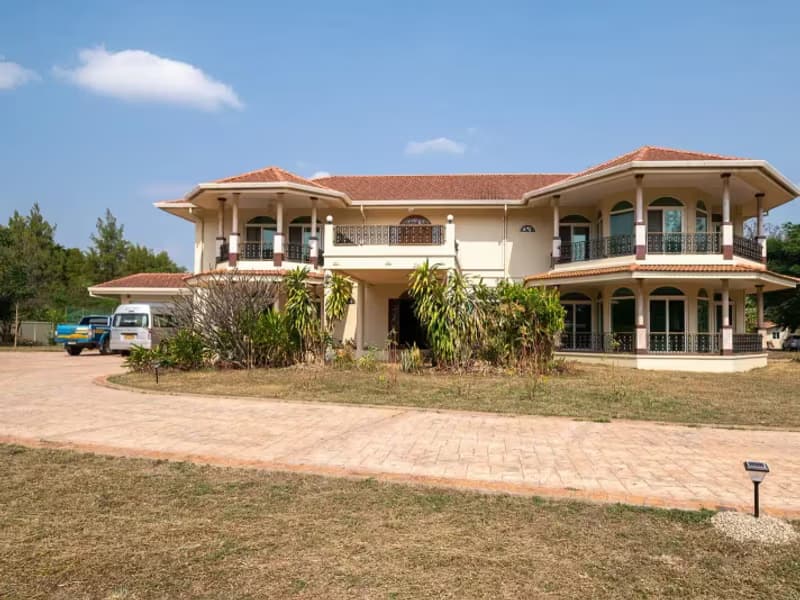 5 Bedroom House
