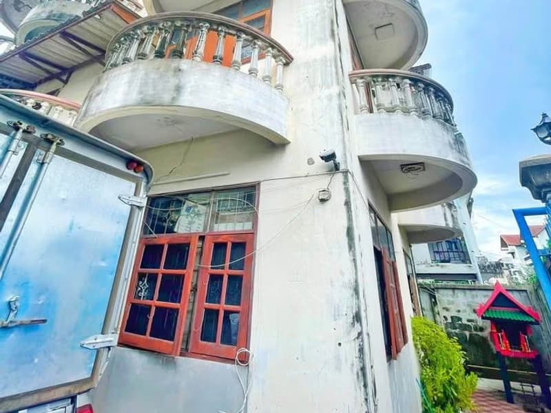 8 Bed House for Sale in Mueang Samut Prakan