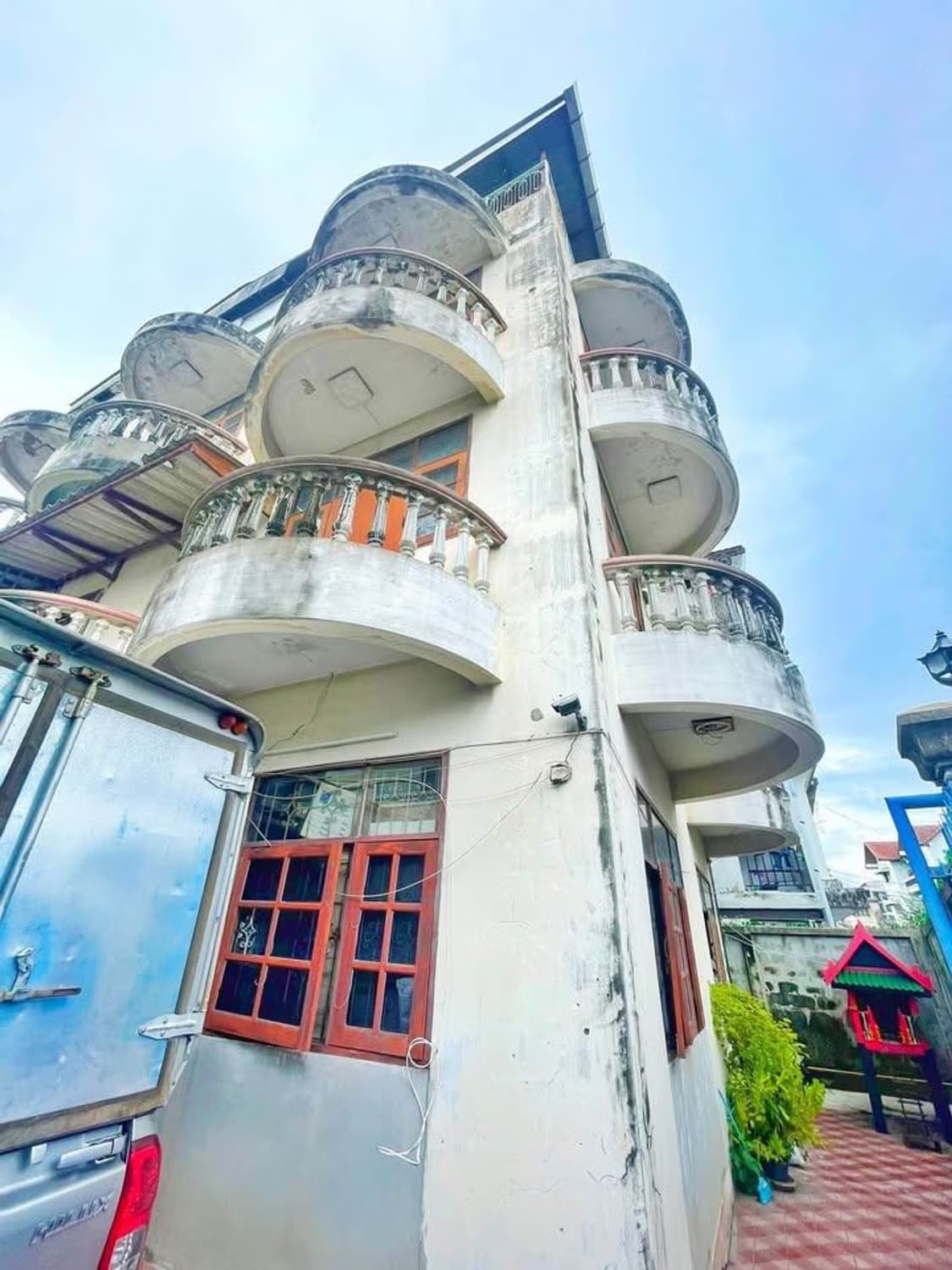 8 Bed House for Sale in Mueang Samut Prakan - Image 14