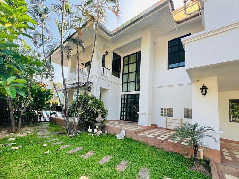 4 Bed House for Rent in Hang Dong District