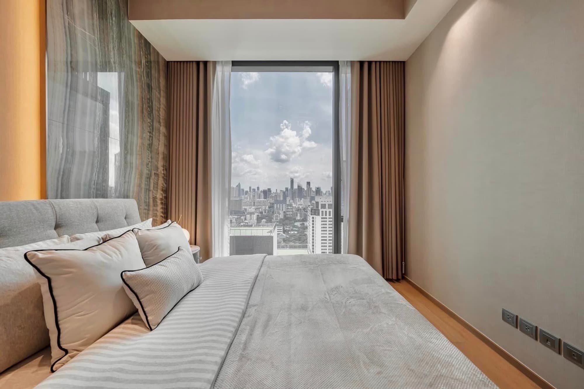 1 Bed Condo for Rent and Sale in Pathum Wan - Image 5