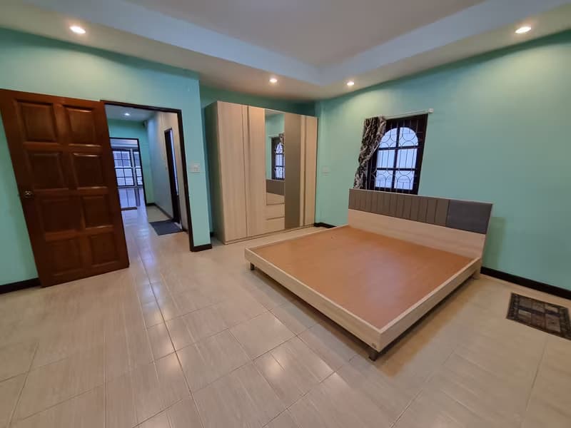 Townhouse for Rent in Phra Khanong near Punnawithi BTS