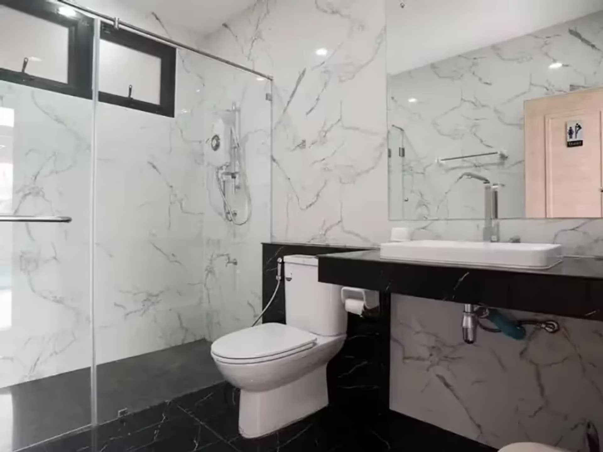 4 Bedroom House - Image 18
