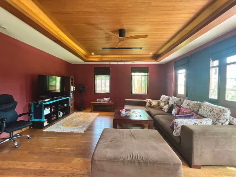 5 Bedroom House