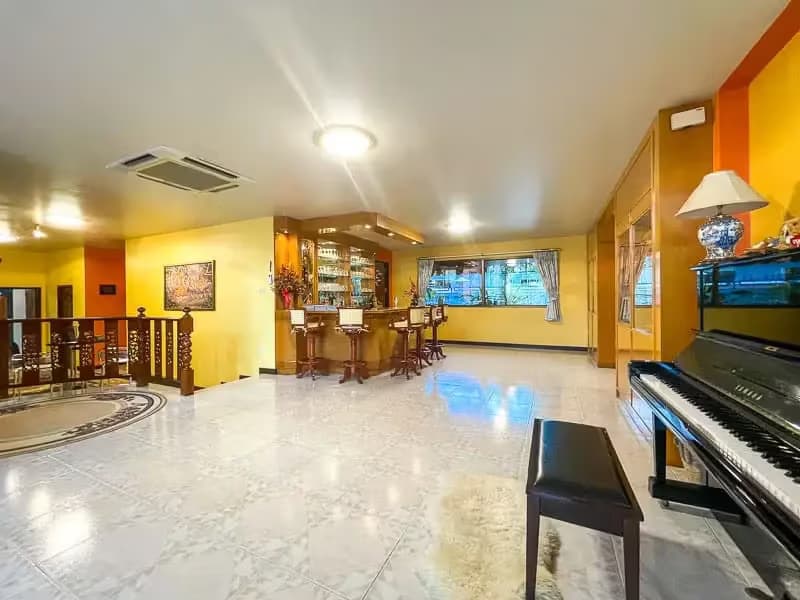 5 Bedroom House