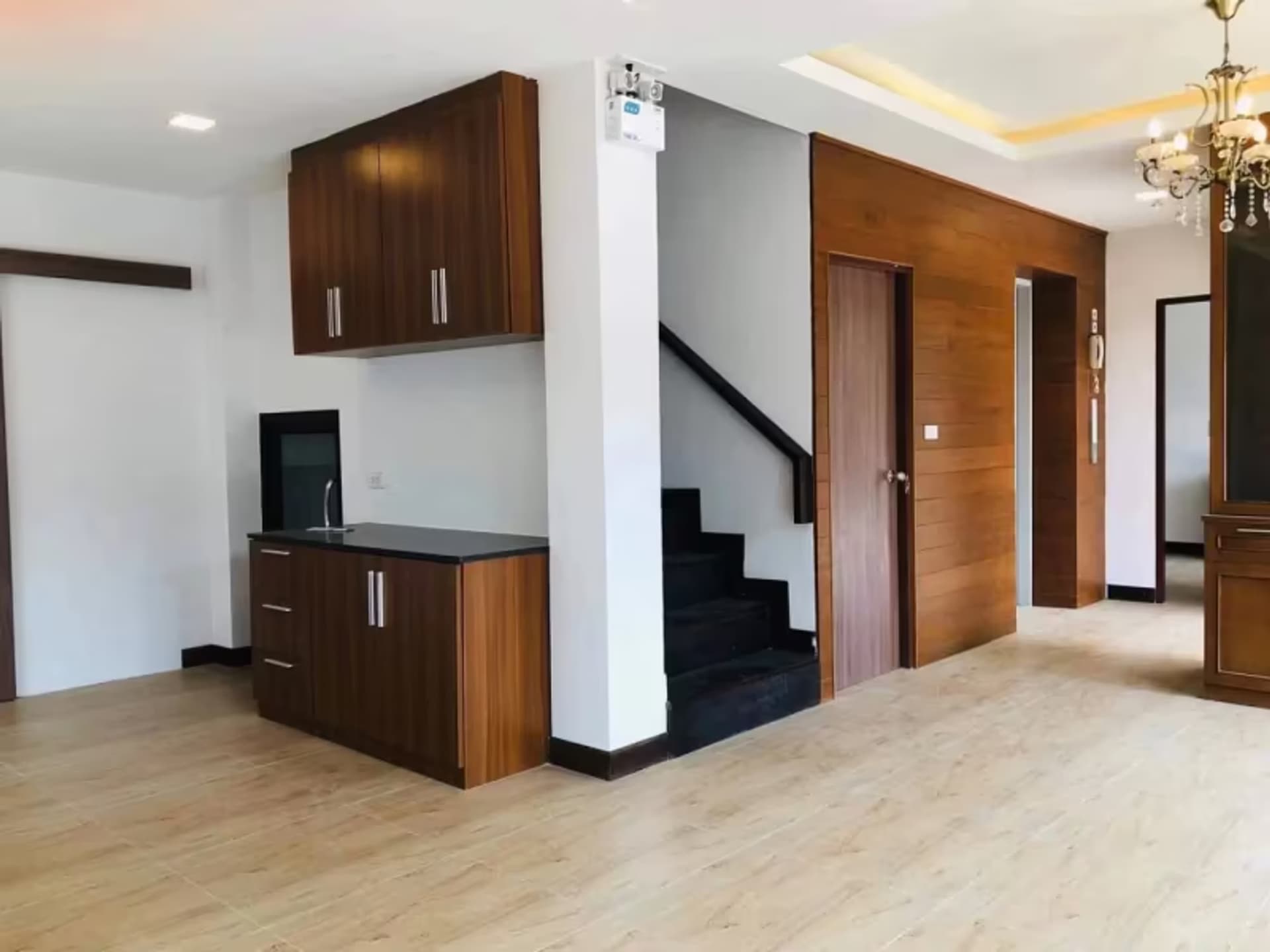 5 Bedroom House - Image 3