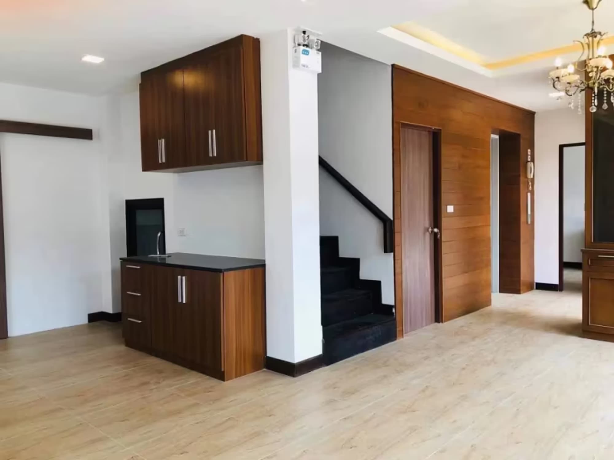 5 Bedroom House - Image 3