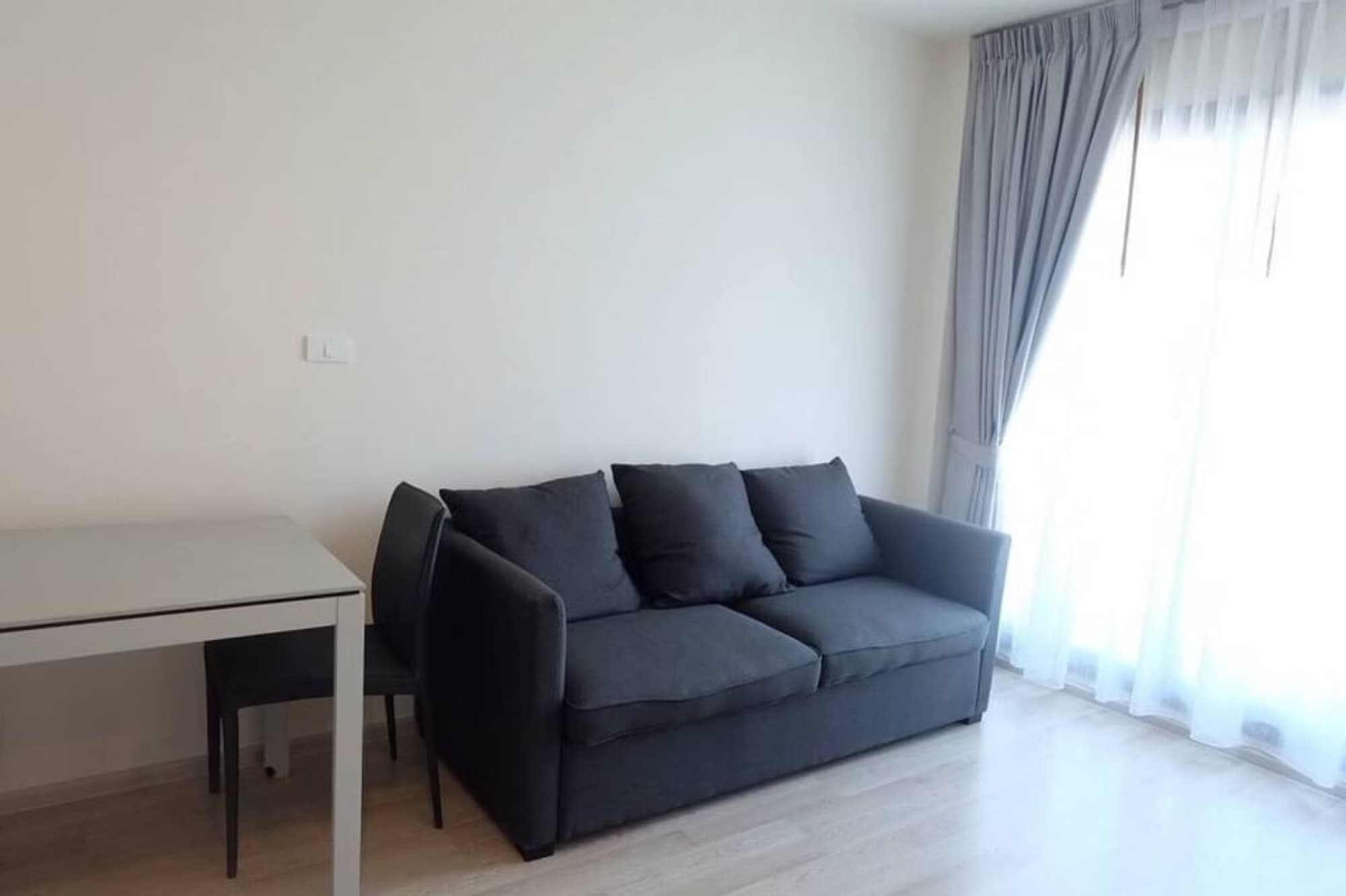 1 Bed Condo for Sale in Huai Khwang - Image 1