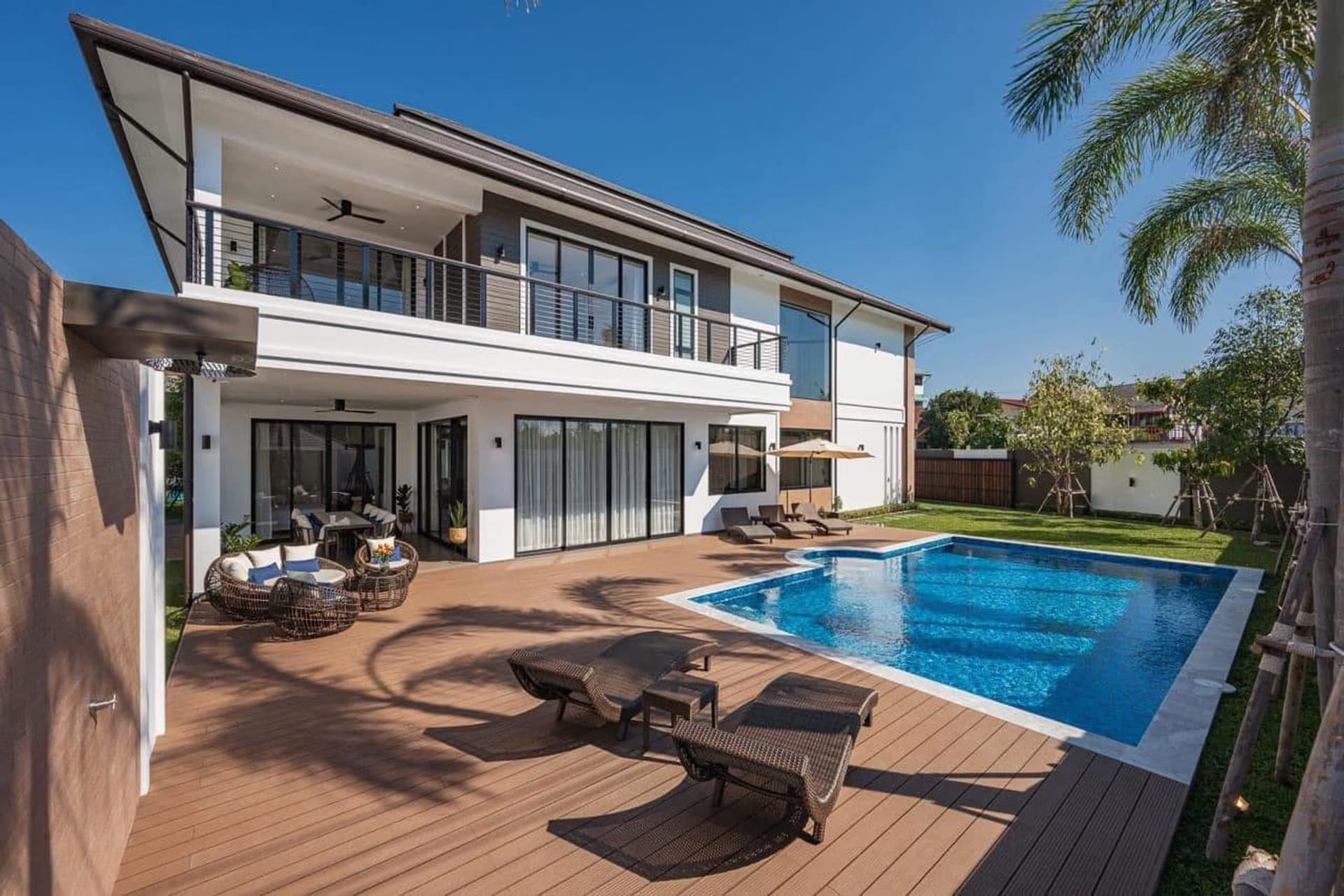 5 Bed House for Sale in Hang Dong - Image 2