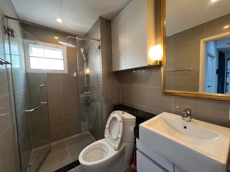 2 Bed Condo for Rent and Sale  Near Thailand Cultural Centre MRT
