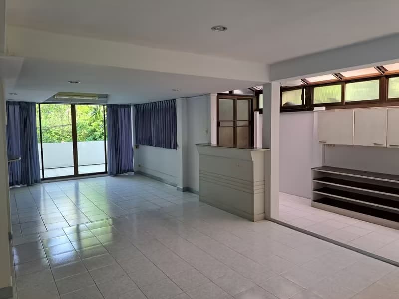  House for Sale in Watthana.