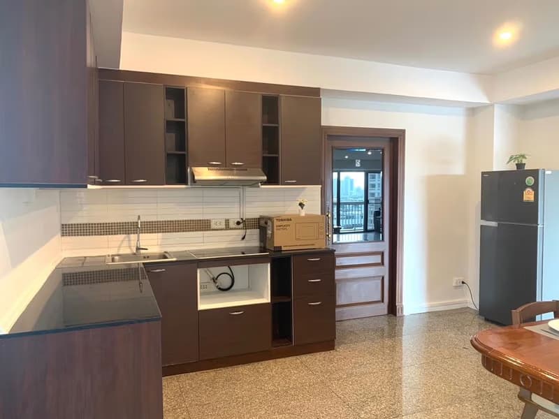 3 Bed Condo for Rent in Watthana