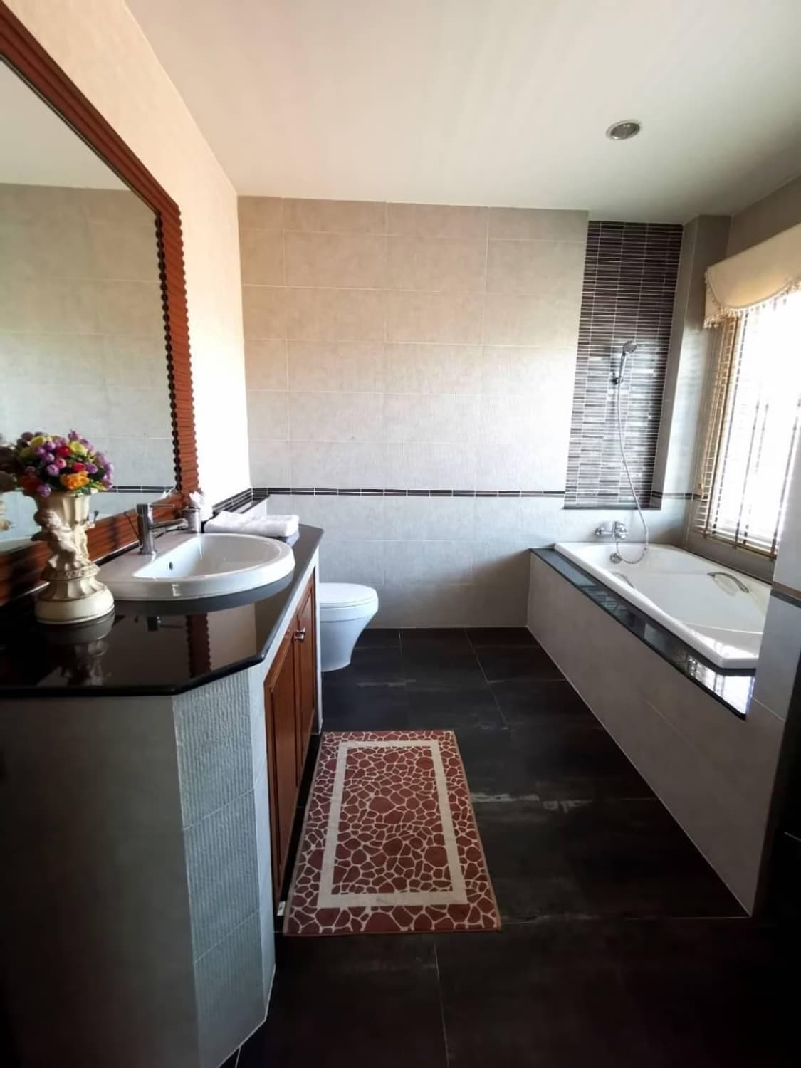 5 Bed House for Rent and Sale in San Sai - Image 12
