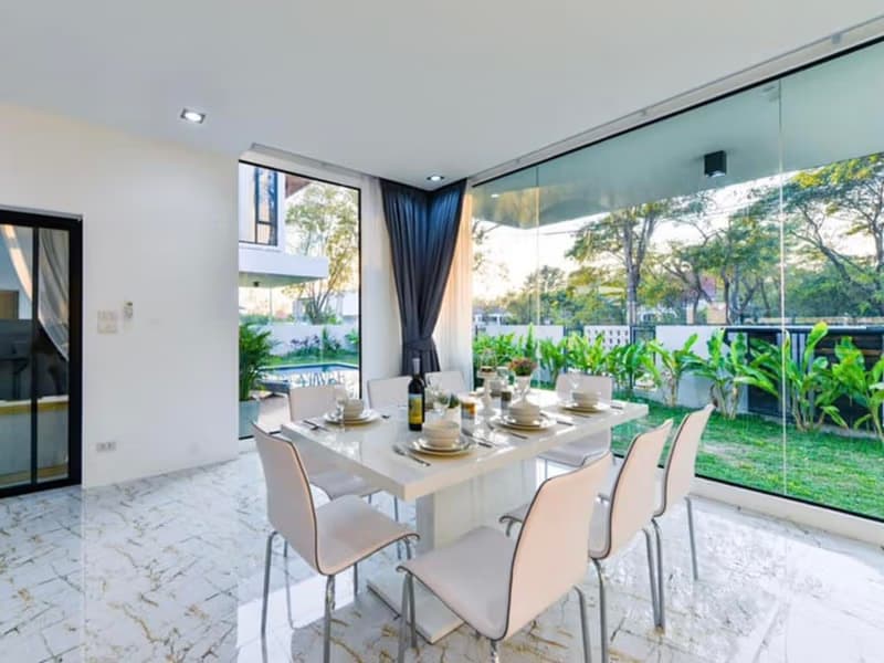 6 Bedroom House