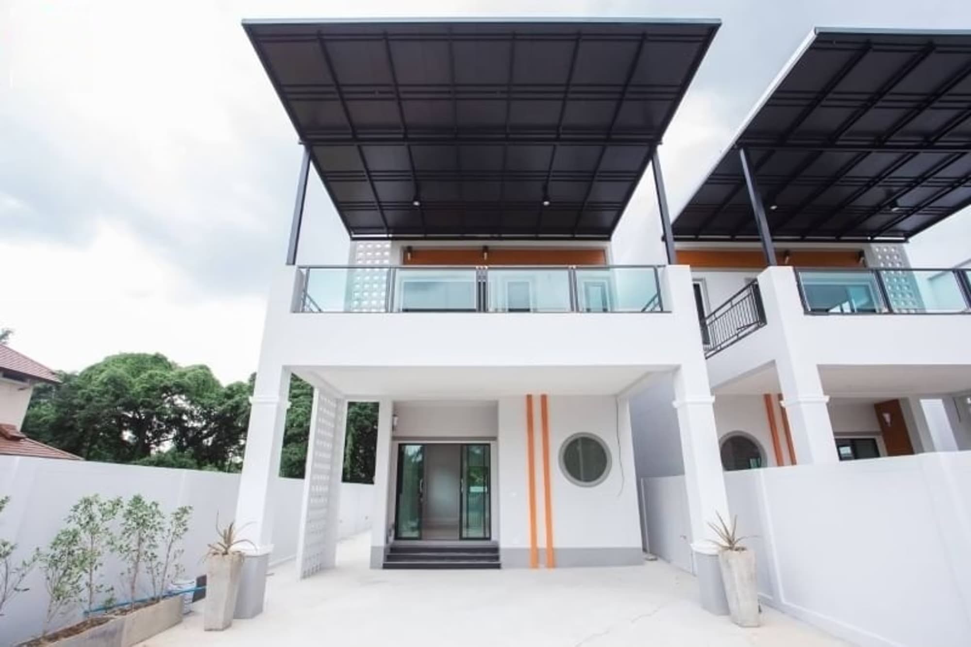 3 Bed House for Rent and Sale in Hang Dong District - Image 1
