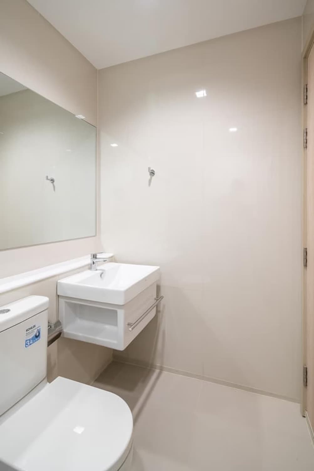 Condo for Rent at Life One Wireless - Image 9