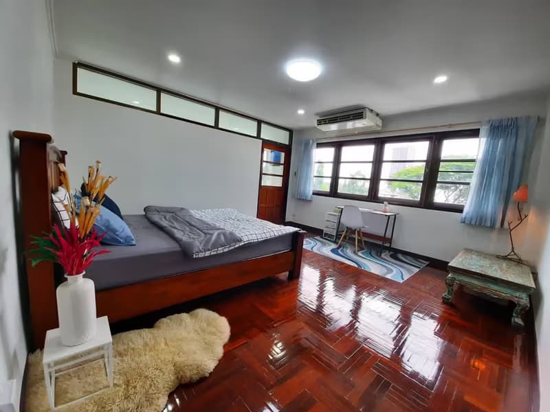 Service apartment for Rent in Watthana 