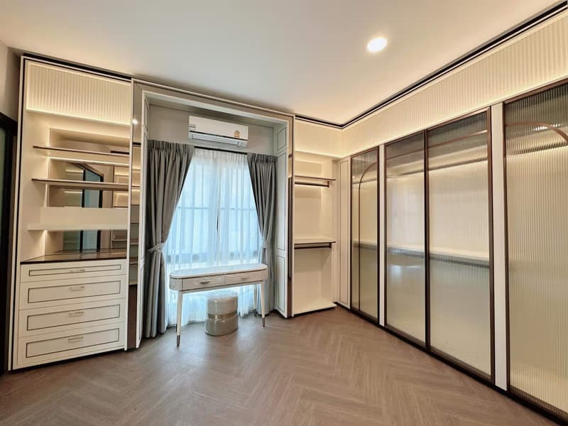5 Bed House for Rent and Sale in Saphan Sung