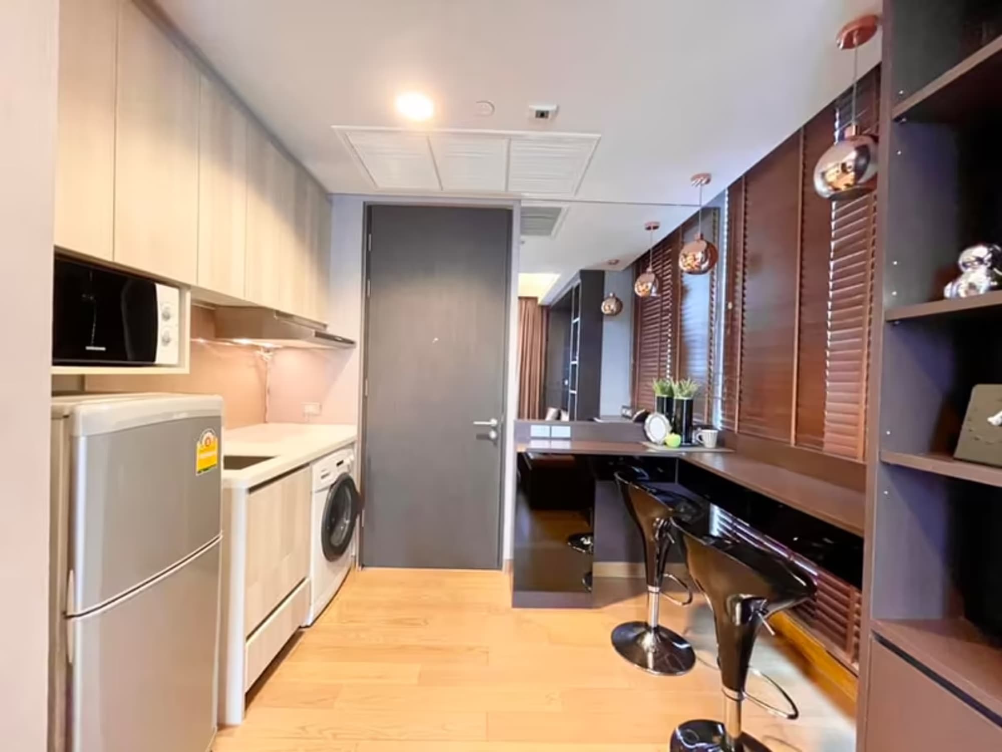 Condo for Rent at The Lumpini 24 - Image 2