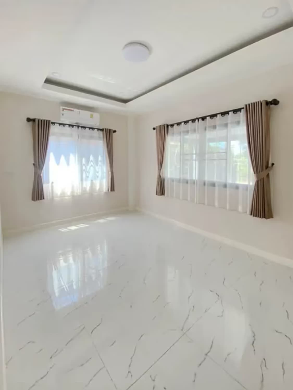 6 Bedroom House - Image 15