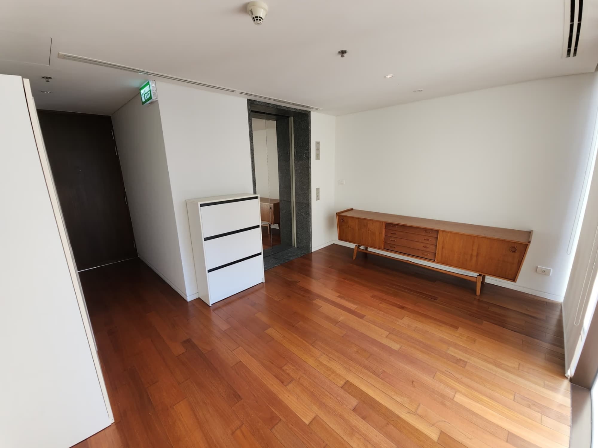 2 Bed Condo for Rent in Pathum Wan - Image 8