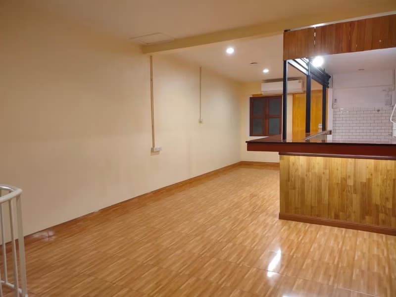 12 Bed Commercial for Rent and Sale in Bang Rak