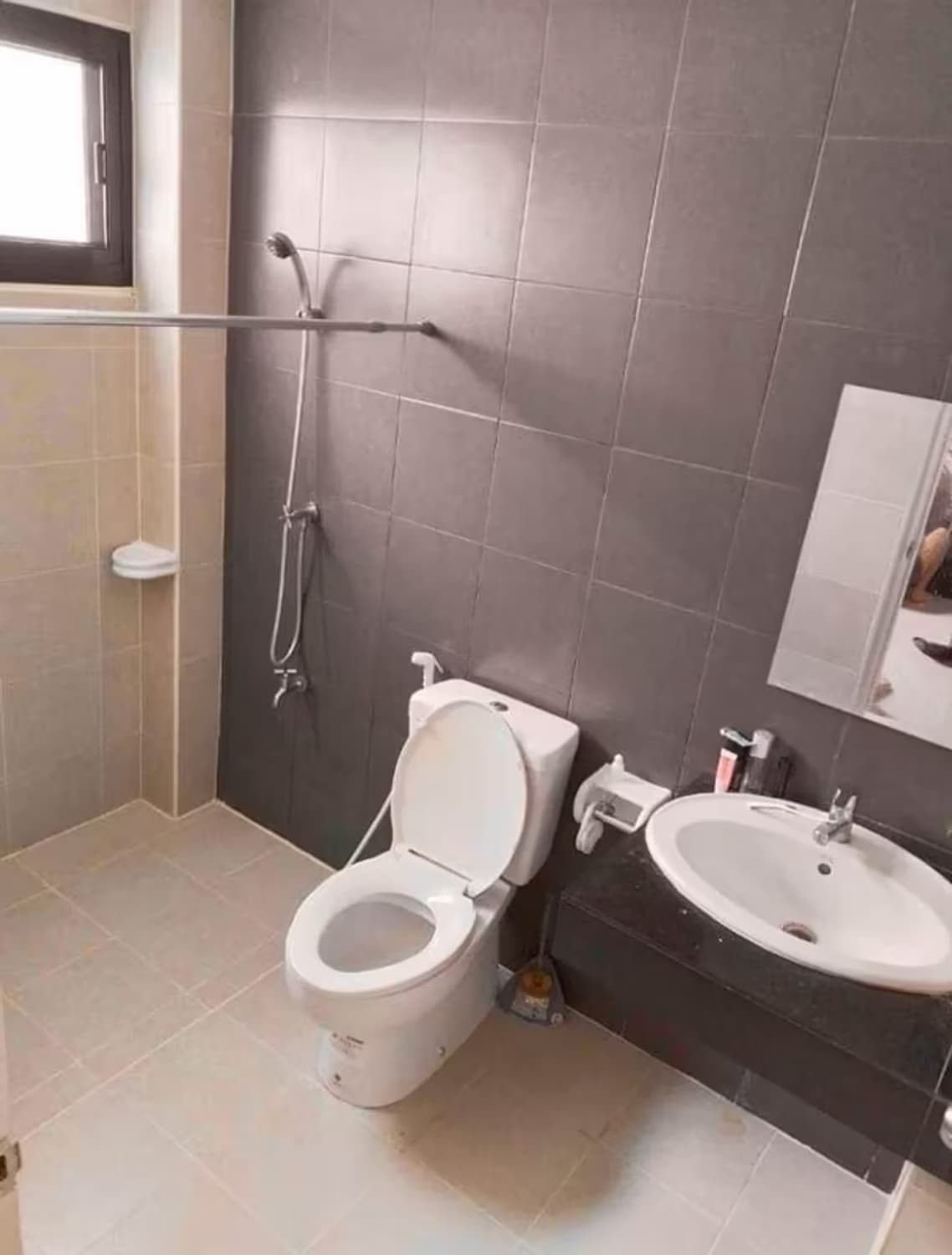 2 Bedroom House - Image 5