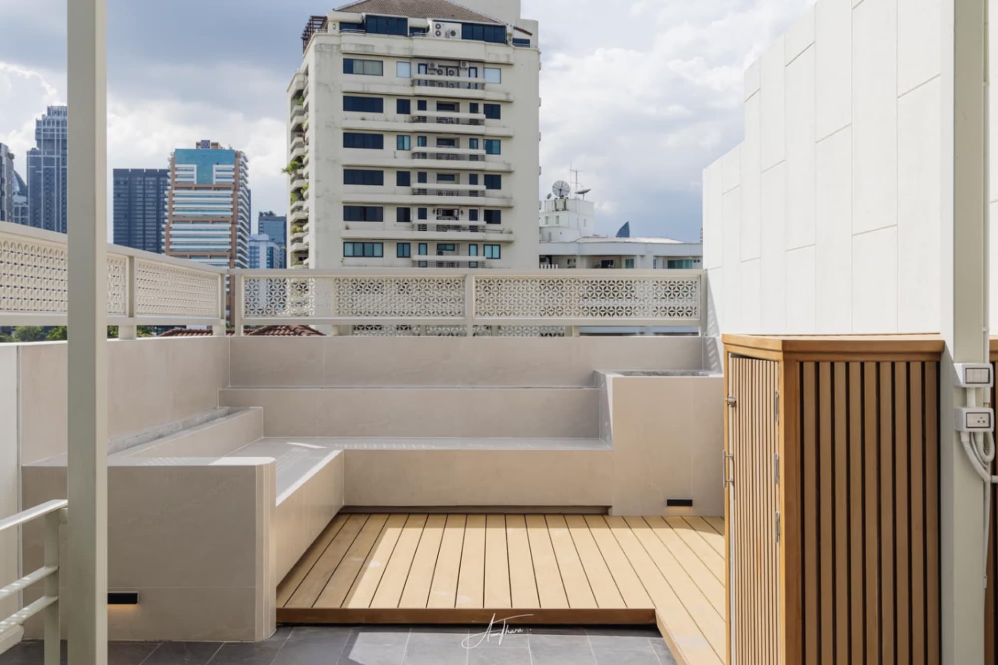 3 Bed House for Rent and Sale in Watthana - Image 12