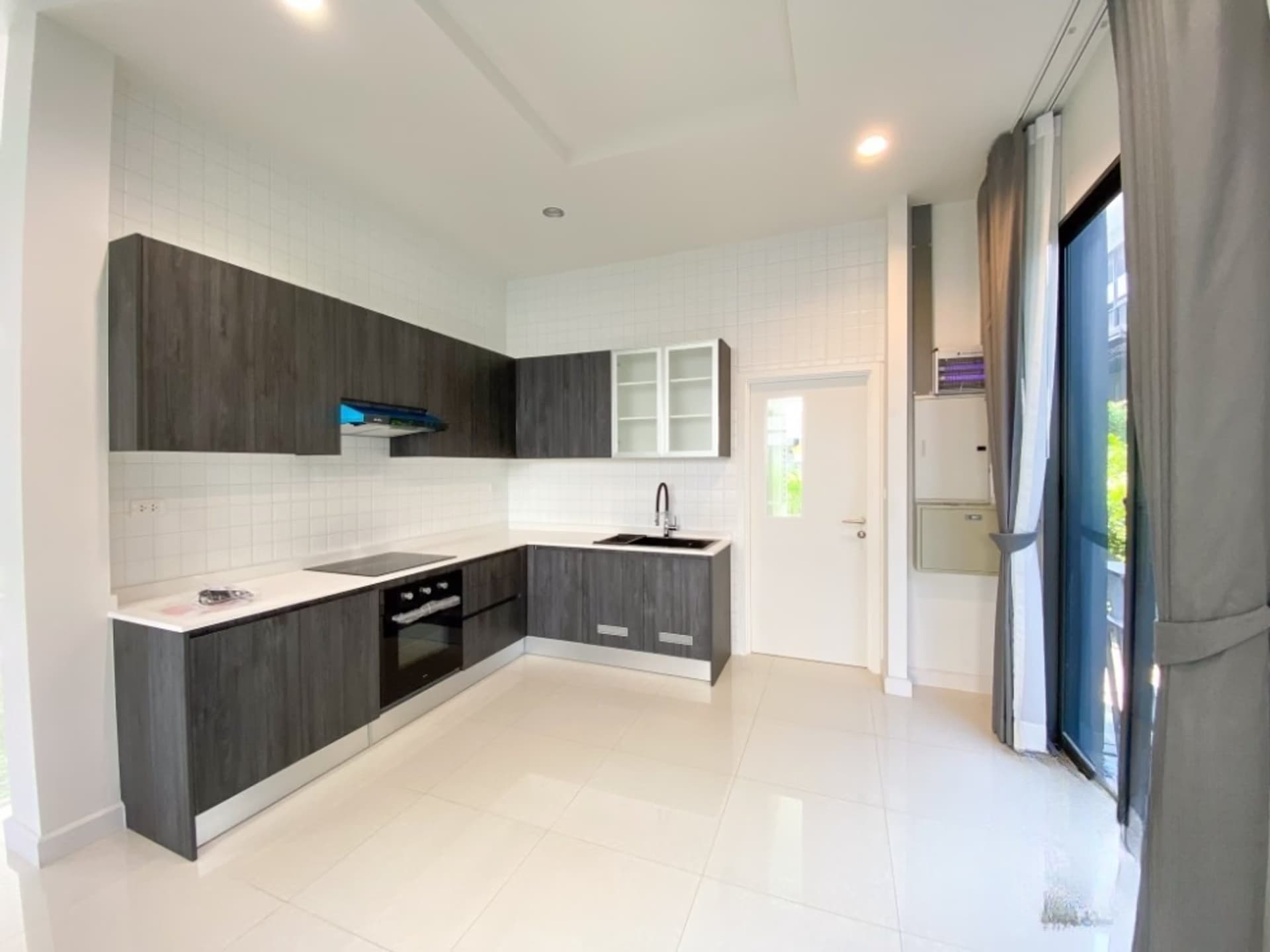 3 Bed House for Rent in Bang Phli - Image 5