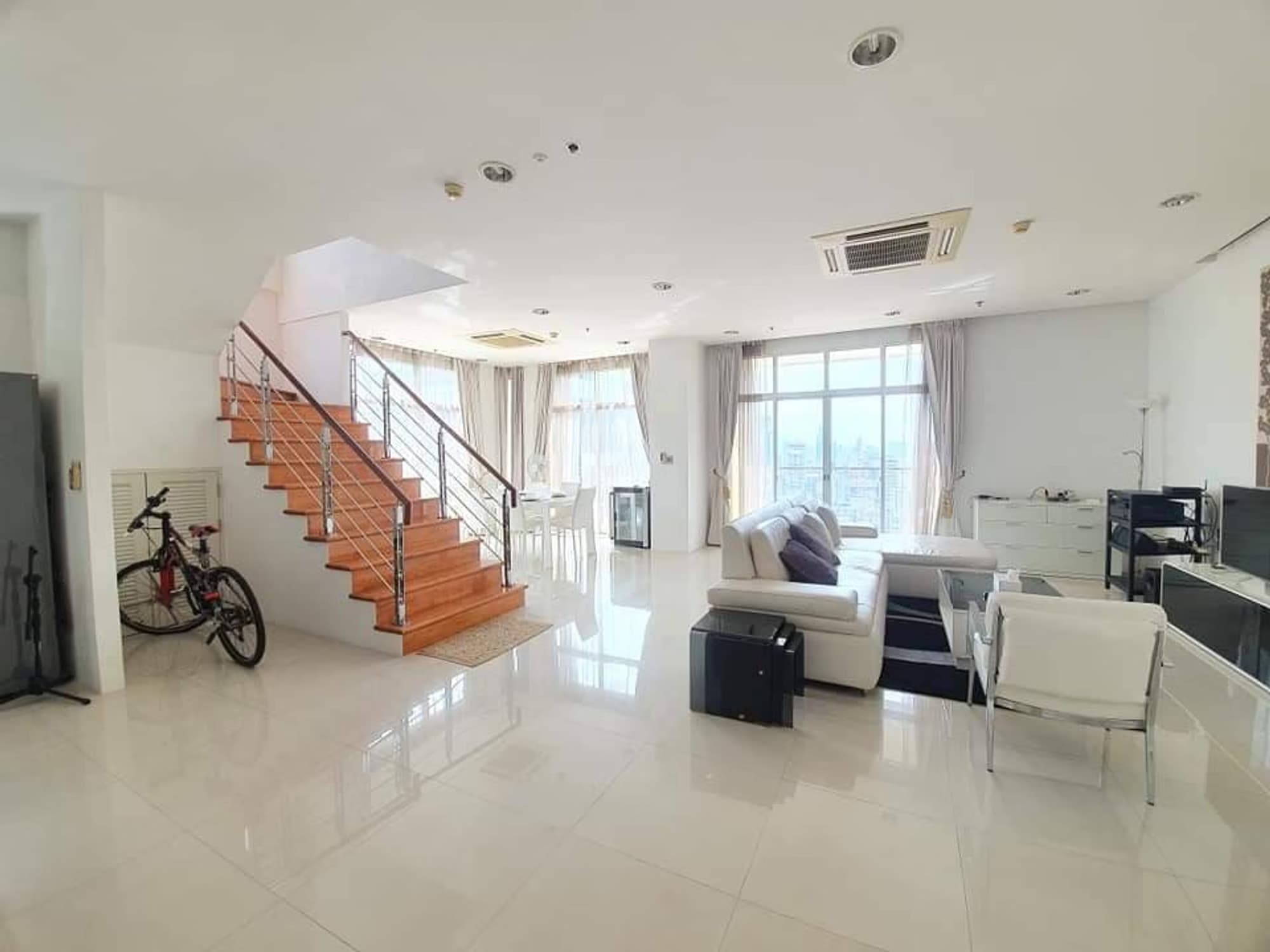 3 Bed Condo for Sale in Ratchathewi - Image 2
