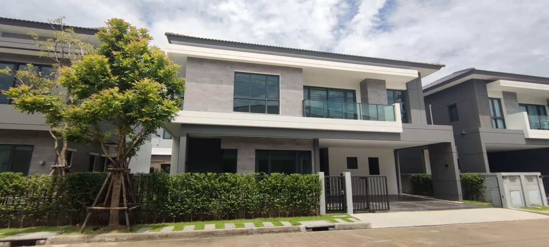 4 Bed House for Rent in Bang Phli - Image 1