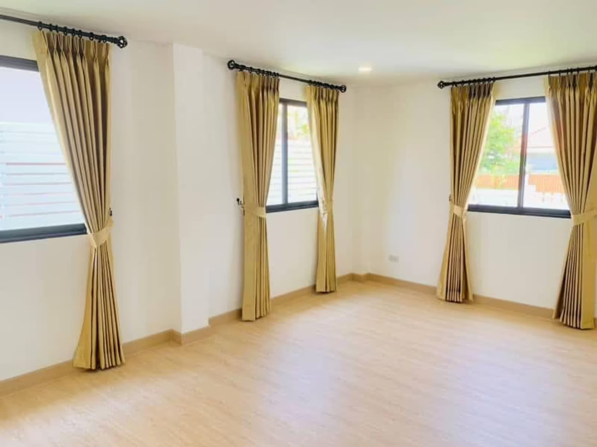 4 Bedroom House - Image 15