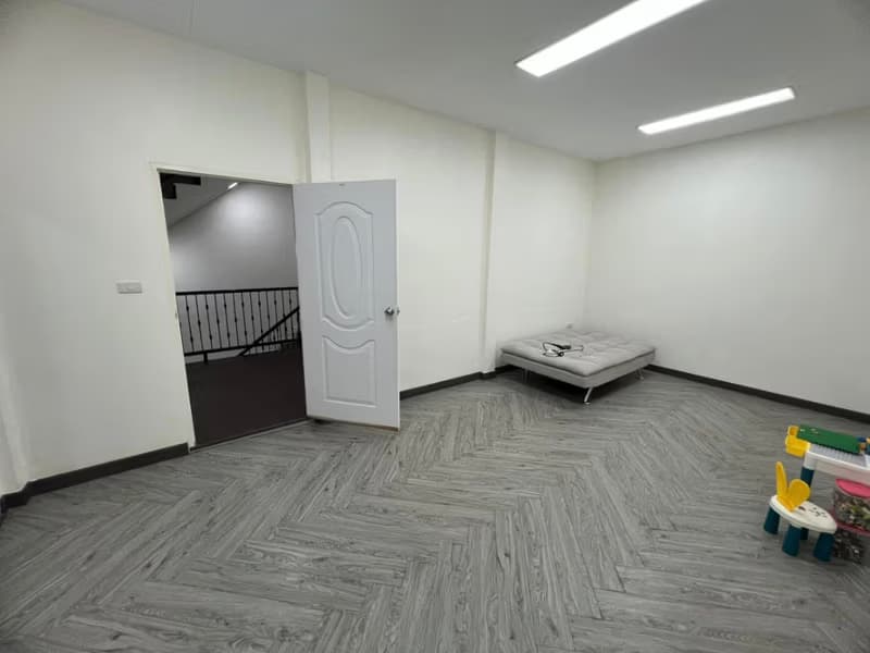1 Bed Commercial for Rent and Sale in Mueang Chiang Mai