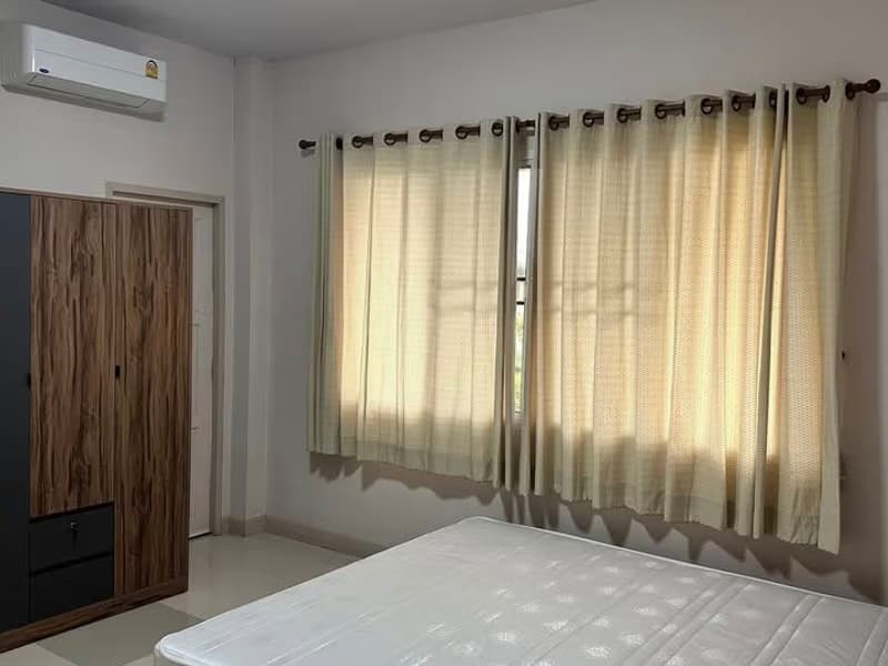 4 Bed House for Rent in Mueang Chiang Mai District