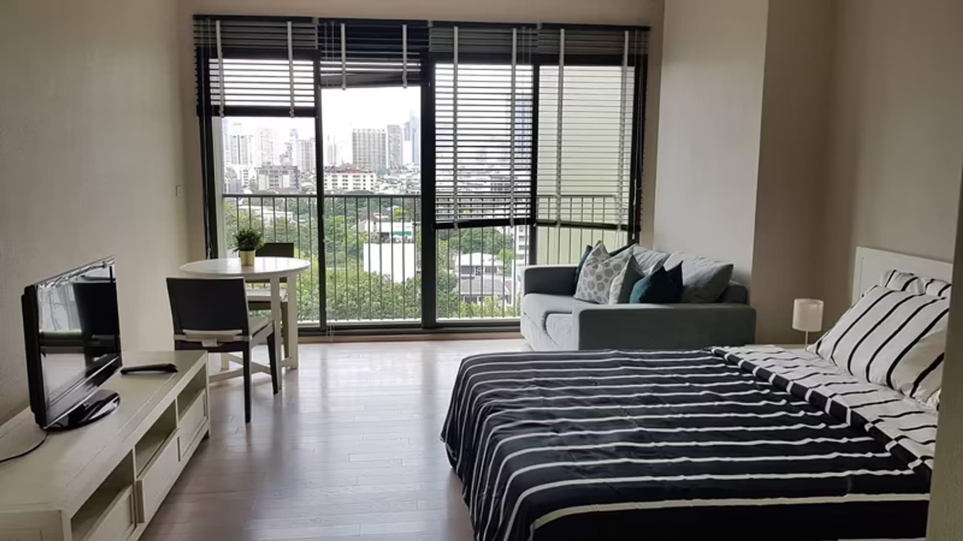 Condo for Rent at Noble Solo - Image 4