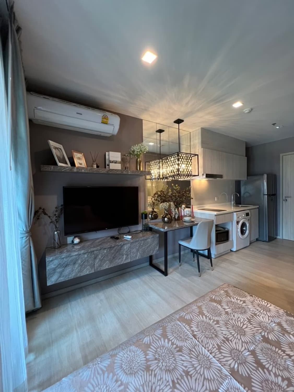 1 Bed Condo for Rent  Near Phloen Chit BTS - Image 1